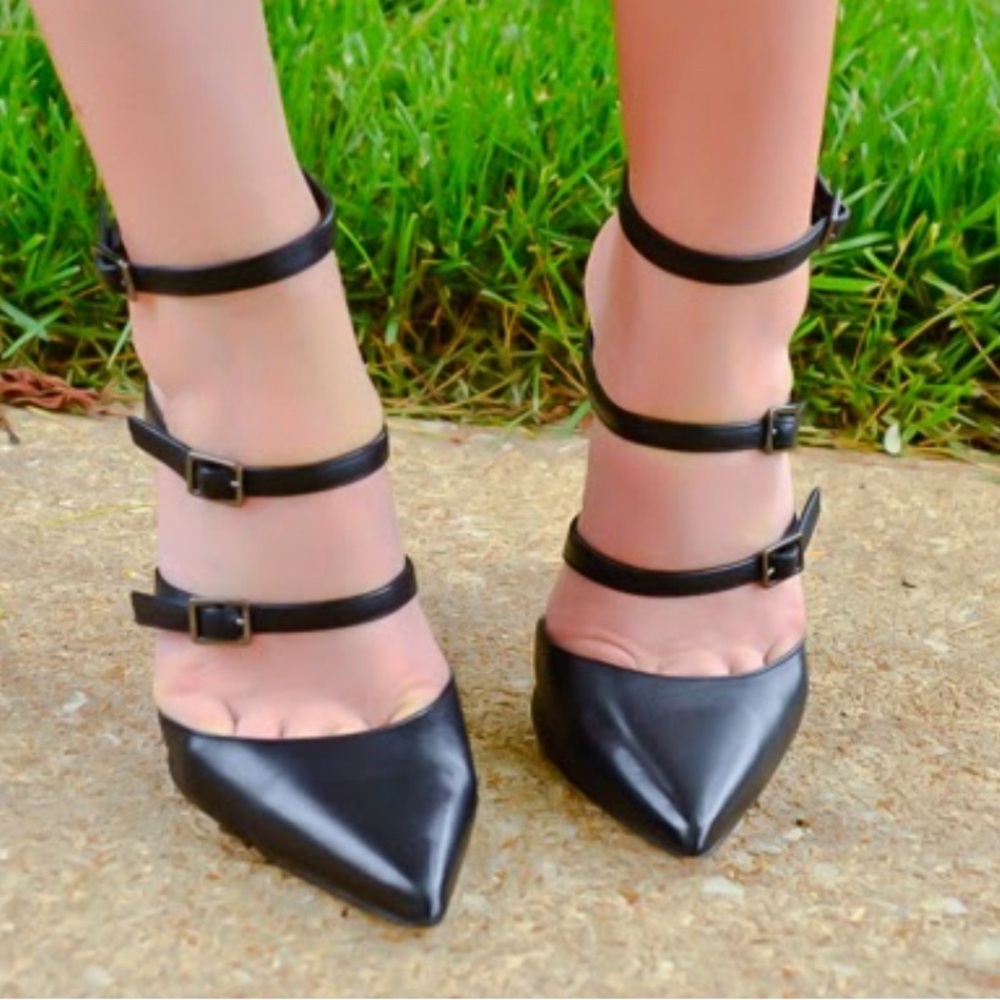 Gianvito Rossi kitten heel three strap pumps sz 38.5